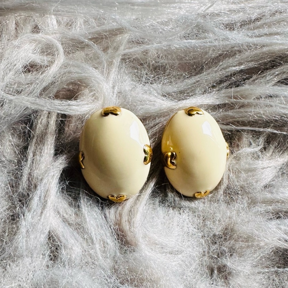 Vintage Eggshells Oval Earrings